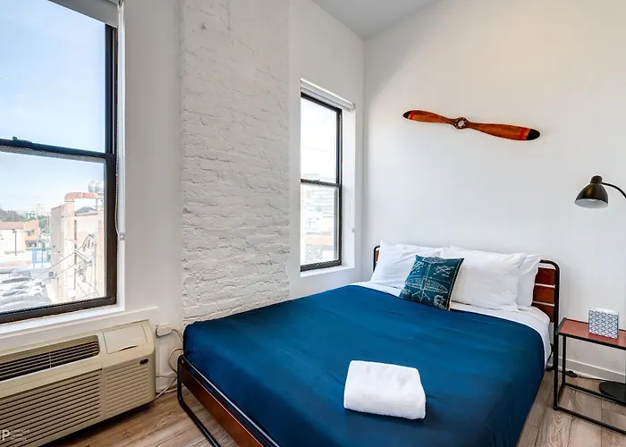 747 Lofts By Redawning - River West, Second Floor Hotel